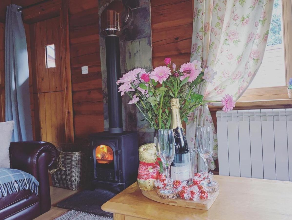 Log Home Village Ulverston Exterior foto